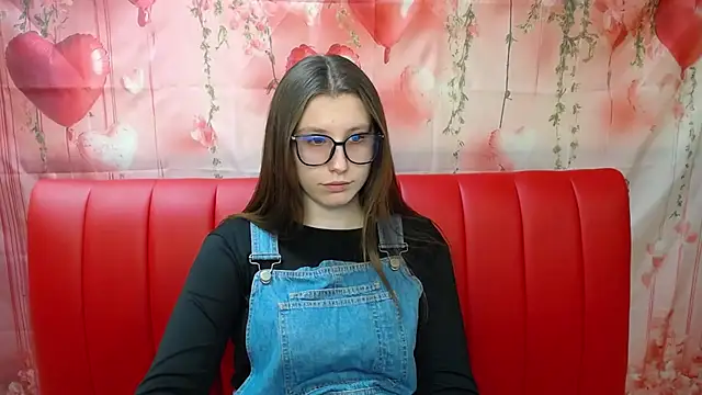 Snapshot of LilianaShine chatting on 04.23.26 LilianaShine online show from 04.23.26