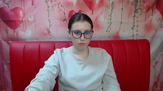 Snapshot of LilianaShine chatting on 05.13.26 LilianaShine online show from 05.13.26
