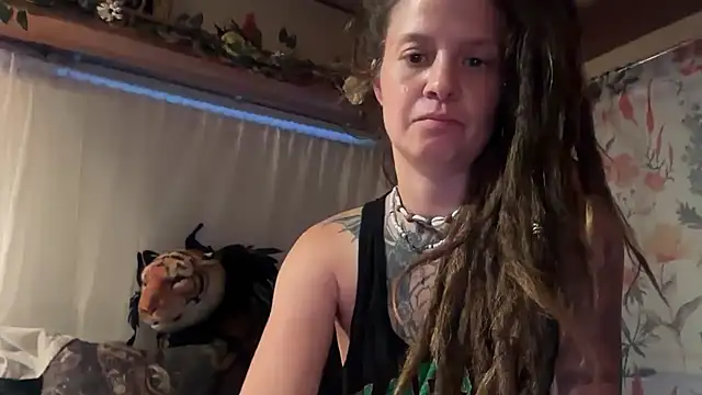 Snapshot of TheMoonNTheSun chatting on 07.01.26 TheMoonNTheSun online show from 07.01.26