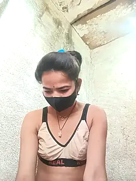 Snapshot of Sunali_Bendre chatting on 03.01.26 Sunali Bendre online show from 03.01.26