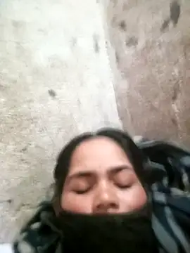 Snapshot of Sunali_Bendre chatting on 04.27.26 Sunali Bendre online show from 04.27.26