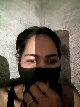 Snapshot of Sunali_Bendre chatting on 04.27.26 Sunali Bendre online show from 04.27.26