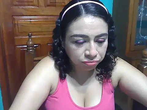 Snapshot of DalilahMx chatting on 06.23.26 DalilahMx online show from 06.23.26