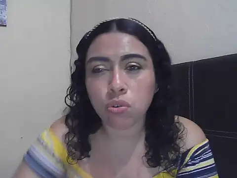 Snapshot of DalilahMx chatting on 07.14.26 DalilahMx online show from 07.14.26