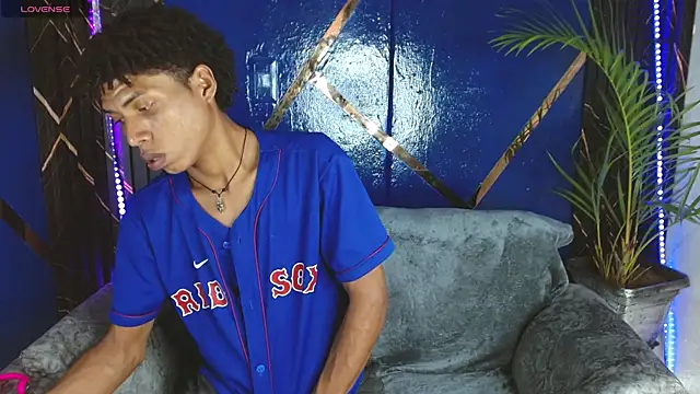 Snapshot of Walkers05 chatting on 04.13.26 Walkers05 online show from 04.13.26