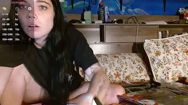 Snapshot of ahungkittykat chatting on 05.25.26 ahungkittykat online show from 05.25.26