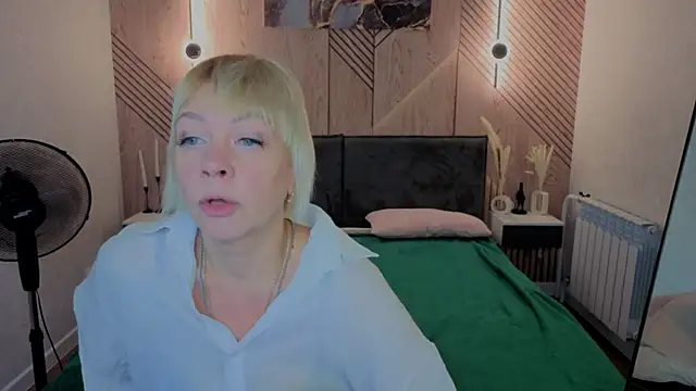 Snapshot of Ann_Annise chatting on 06.29.26 Ann Annise online show from 06.29.26