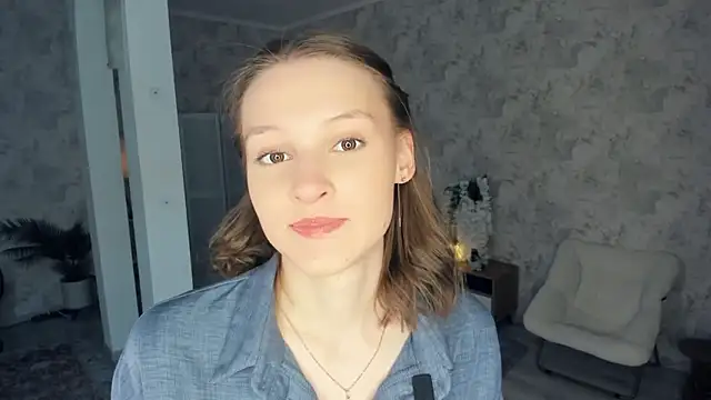 Snapshot of LianneBynon chatting on 02.08.26 LianneBynon online show from 02.08.26