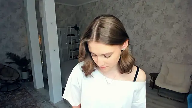 Snapshot of LianneBynon chatting on 03.01.26 LianneBynon online show from 03.01.26