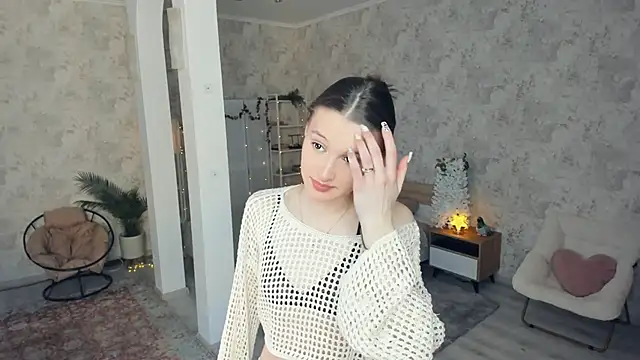 Snapshot of LianneBynon chatting on 04.25.26 LianneBynon online show from 04.25.26