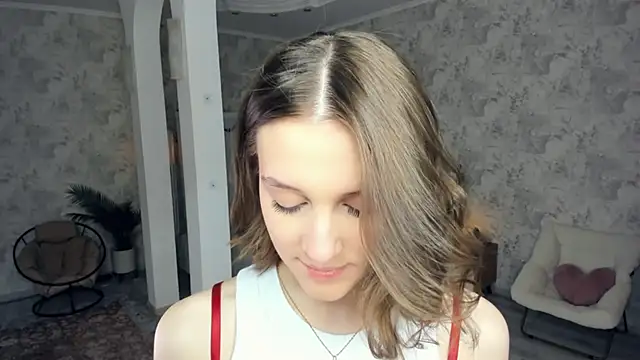 Snapshot of LianneBynon chatting on 04.27.26 LianneBynon online show from 04.27.26