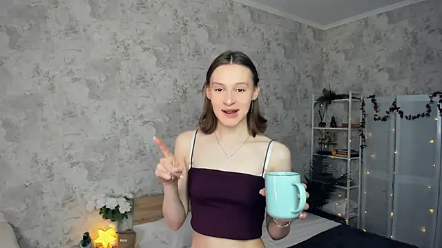 Snapshot of LianneBynon chatting on 05.03.26 LianneBynon online show from 05.03.26