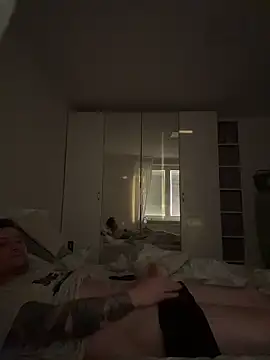 Snapshot of LubasOriginMen chatting on 04.08.26 LubasOriginMen online show from 04.08.26