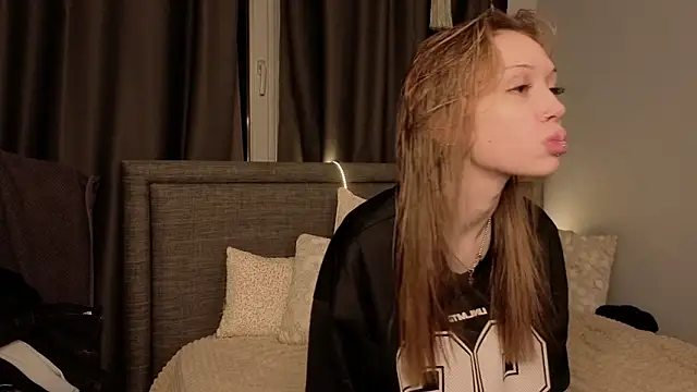 Snapshot of CarmenScott chatting on 03.01.26 CarmenScott online show from 03.01.26