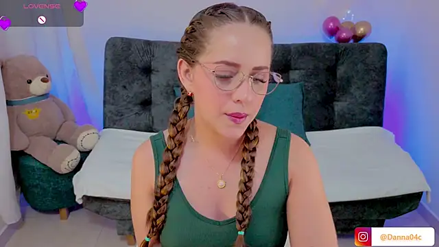 Snapshot of DannaCouper_ chatting on 03.30.26 DannaCouper online show from 03.30.26