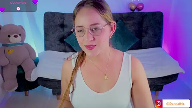 Snapshot of DannaCouper_ chatting on 04.11.26 DannaCouper online show from 04.11.26