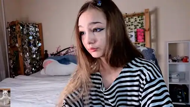 Snapshot of HoneyComfy chatting on 04.23.26 HoneyComfy online show from 04.23.26