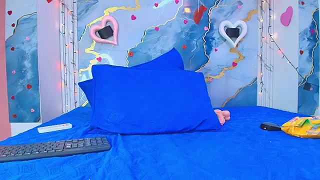 Snapshot of crystal_love08 chatting on 02.25.26 crystal love08 online show from 02.25.26