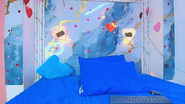 Snapshot of crystal_love08 chatting on 02.27.26 crystal love08 online show from 02.27.26