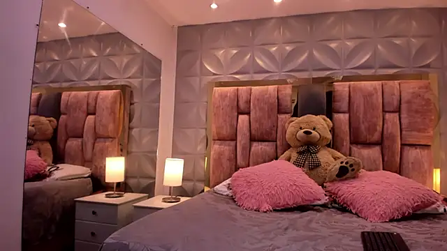 Paris Velvet online show from 04.14.26