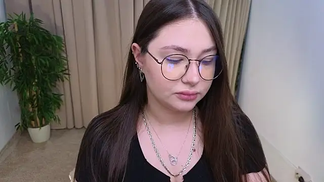 Snapshot of vanessaparadiza chatting on 02.20.26 vanessaparadiza online show from 02.20.26