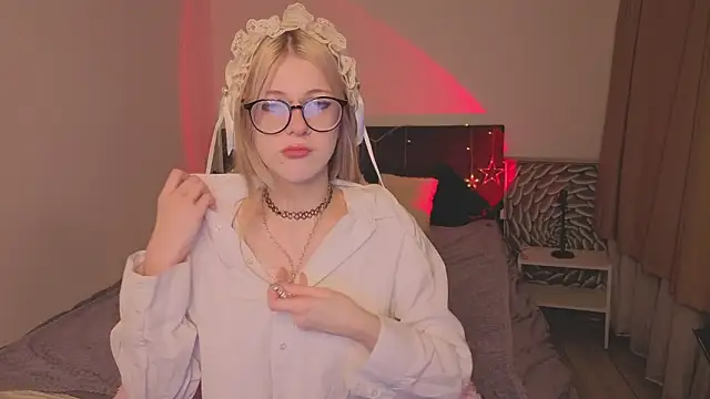 Snapshot of alicedews chatting on 02.08.26 alicedews online show from 02.08.26