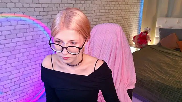 Snapshot of alicedews chatting on 02.15.26 alicedews online show from 02.15.26