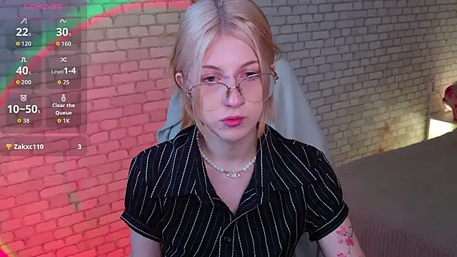 Snapshot of alicedews chatting on 02.25.26 alicedews online show from 02.25.26