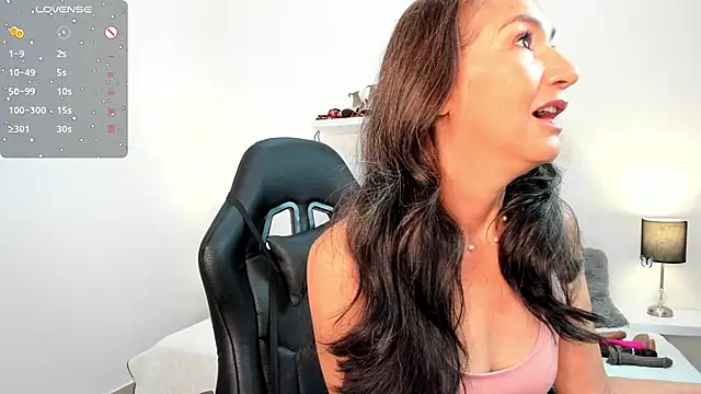 Snapshot of Emma_Mendozaa chatting on 04.29.26 Emma Mendozaa online show from 04.29.26