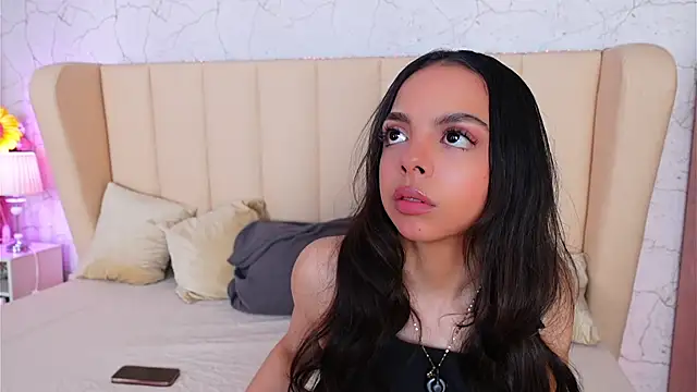 Snapshot of BambiRoses chatting on 04.07.26 BambiRoses online show from 04.07.26