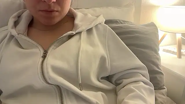 Snapshot of Lucyschickt chatting on 02.12.26 Lucyschickt online show from 02.12.26