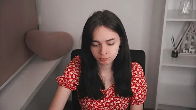 Snapshot of GinnyKittle chatting on 02.13.26 GinnyKittle online show from 02.13.26