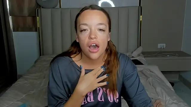 Snapshot of stellaa_quenn chatting on 04.27.26 stellaa quenn online show from 04.27.26