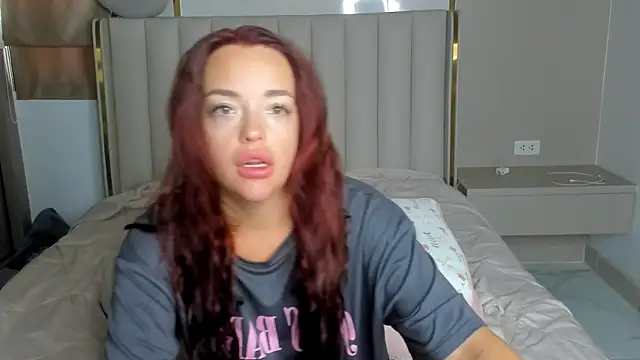 Snapshot of stellaa_quenn chatting on 05.18.26 stellaa quenn online show from 05.18.26