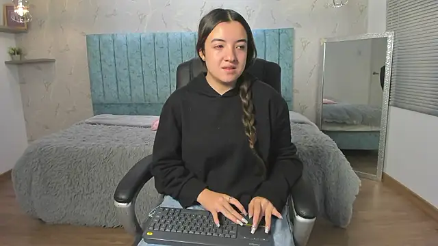 Snapshot of Tara_Parker chatting on 02.24.26 Tara Parker online show from 02.24.26