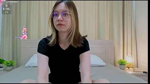 Snapshot of alorenna chatting on 02.12.26 alorenna online show from 02.12.26