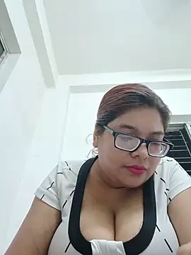 Snapshot of Elie_Hallway chatting on 05.19.26 Elie Hallway online show from 05.19.26