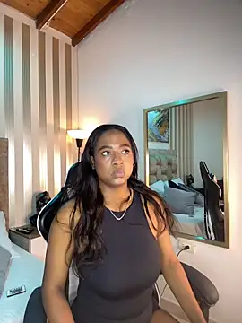 Snapshot of amara_queen_ chatting on 05.26.26 amara queen online show from 05.26.26