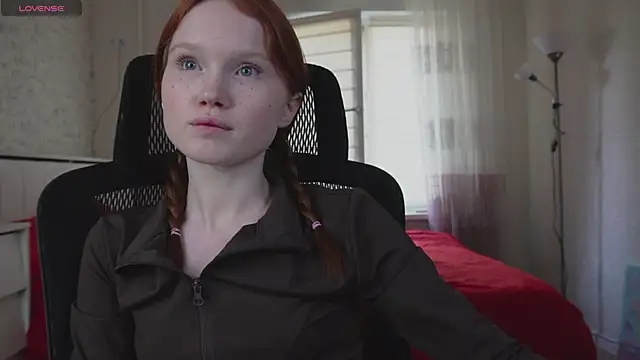 Snapshot of Nellie_baby chatting on 06.17.26 Nellie baby online show from 06.17.26