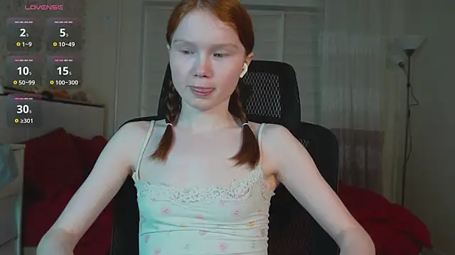 Snapshot of Nellie_baby chatting on 07.10.26 Nellie baby online show from 07.10.26