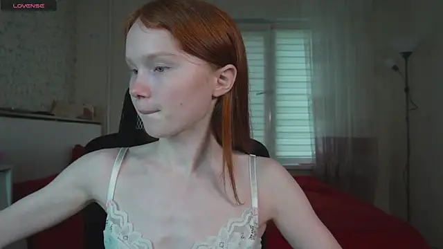 Snapshot of Nellie_baby chatting on 07.18.26 Nellie baby online show from 07.18.26