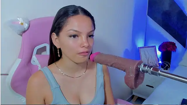 Snapshot of isa_kolins chatting on 04.08.26 isa kolins online show from 04.08.26