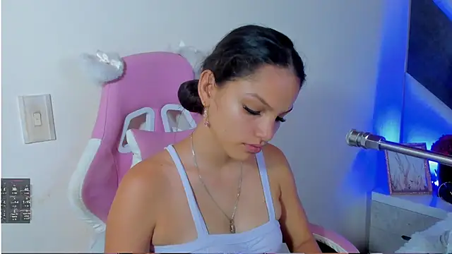 Snapshot of isa_kolins chatting on 04.09.26 isa kolins online show from 04.09.26