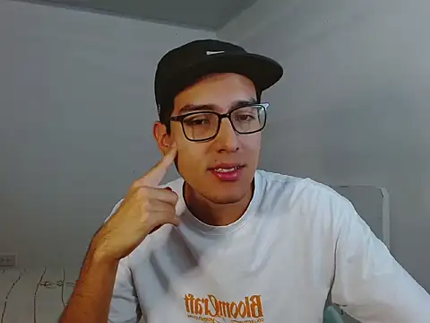 Snapshot of NickFin chatting on 05.22.26 NickFin online show from 05.22.26