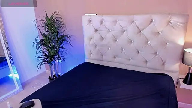 Snapshot of Valenvega_ chatting on 04.18.26 Valenvega online show from 04.18.26