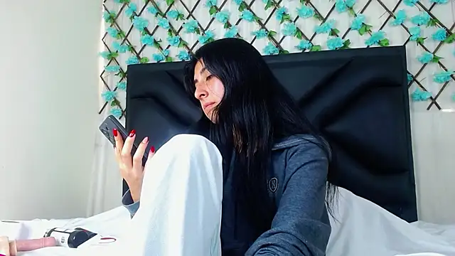 Snapshot of EmmaWilliamss4 chatting on 02.09.26 EmmaWilliamss4 online show from 02.09.26