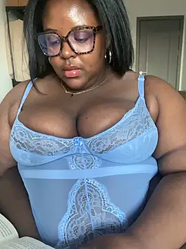 Snapshot of BouncyBBW chatting on 04.22.26 BouncyBBW online show from 04.22.26