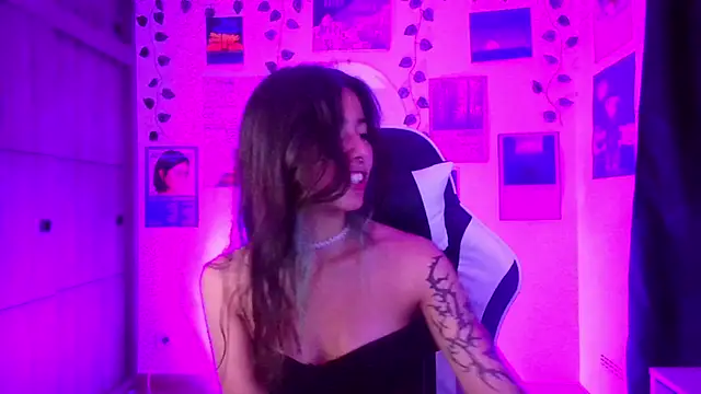Snapshot of IvyStone_ chatting on 04.17.26 IvyStone online show from 04.17.26