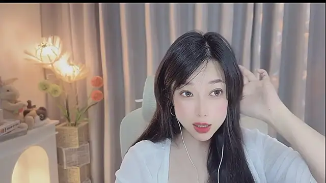 Snapshot of Yumi_yuni chatting on 04.18.26 Yumi yuni online show from 04.18.26