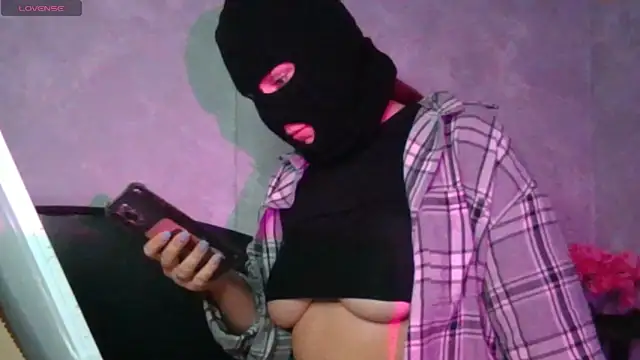 Snapshot of YenMoore chatting on 02.05.26 YenMoore online show from 02.05.26